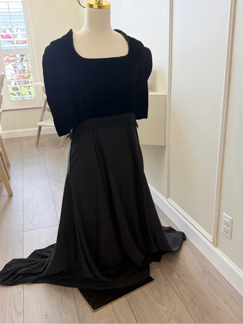 Elegant Black Velvet Maxi Skirt with Fringe Waist